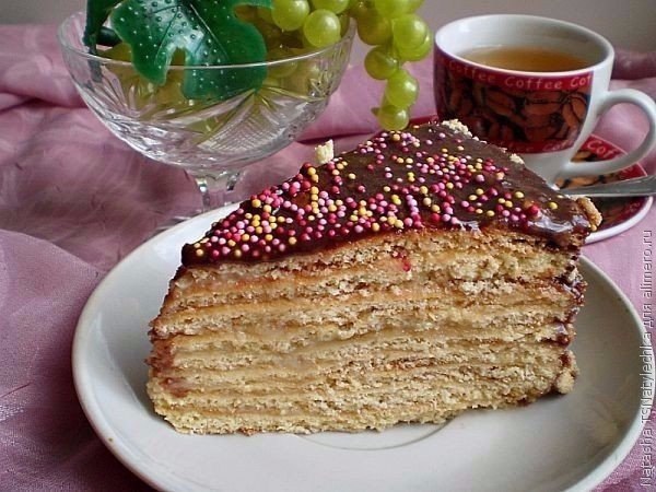 Медовый торт.Ингредиенты для теста:Яйца куриные — 2 шт.Маргарин — 200 гСахар — 200 гМед — 3 ст. ...