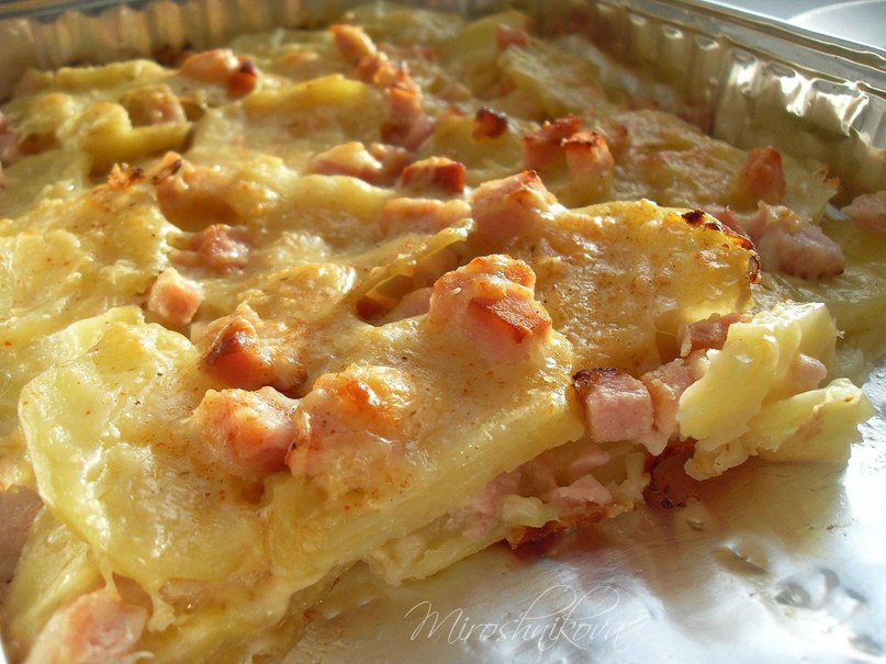 Картофель запеченный с сыром и карбонадом.Автор: Софья МирошниковаВроде обычный запеченный ...