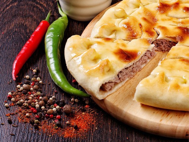 Осетинский пирог с мясом.Ингредиенты:Дрожжи — 35 гМолоко — 100 млСахар — 1 ч. л.Кефир — 200 млСоль — ...