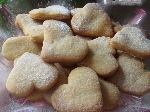 Песочное печенье.Ингредиенты: 0.5 стакана сах. песка, 2 яйца, 2 стакана муки, 150 гр. слив. масла, 1 ...