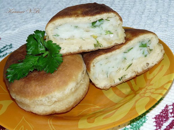 Жареные пирожки с картошкой (тесто на кефире).Автор: Вероника КрамарьТесто:300 мл кефира350-400 гр. ...