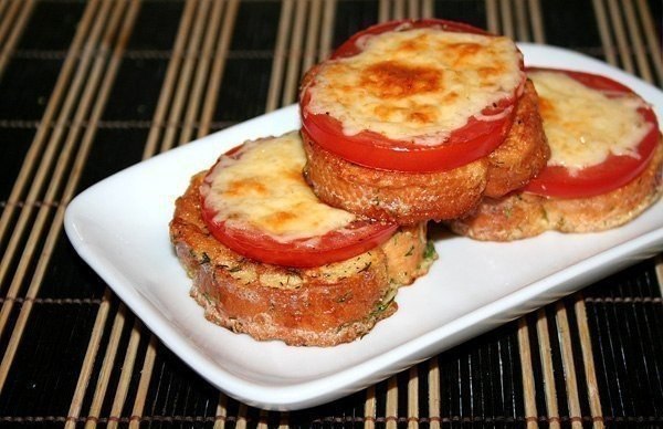 Гренки с помидорами и сыром к завтраку.Ингредиенты на 1 порцию:- 3 кусочка хлеба, лучше всего от ... - 7