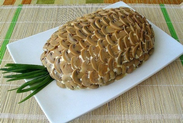 Слоеный салат "Ананас" Ингредиенты: - картофель - 3 средних - куриное мясо - 1 грудка - ...