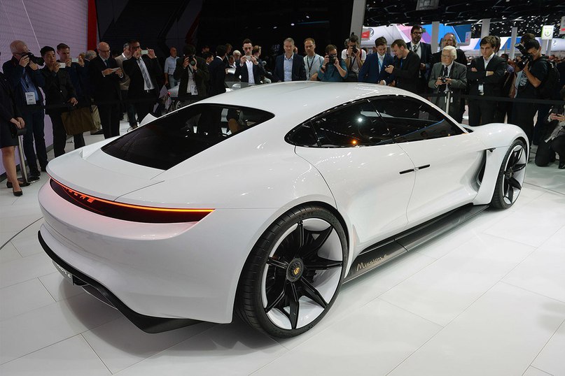 Porsche Mission E - 3