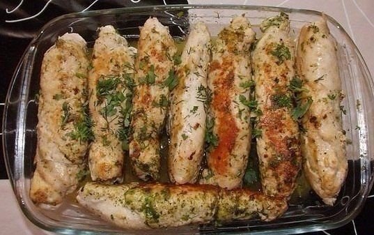 Куриные рулетики по-домашнему.Ингредиенты на 8 порций:- Куриное филе- 8 шт грудки(1,5кг)- Сыр ...