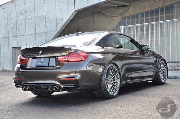 BMW M4 (F82)   Pyrite Brown Metallic  M Performance Individual