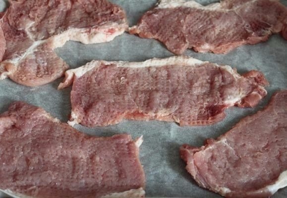 МЯСО ПО-ФРАНЦУЗСКИ С ГОРЧИЧНЫМ СОУСОМ .ИНГРЕДИЕНТЫ: Мякоть свинины — 500 г  Лук — 2 головки  ... - 4