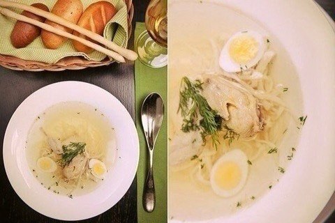 Куриный суп с лапшой без муки.Ингредиенты:- грудка куриная- яйцо- морковка- лук репчатый- зелень1. ...