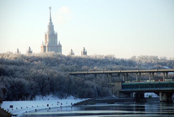 Москва воробей горы. Воробьевы горы МГУ зима. Воробьевы горы смотровая площадка зимой. Воробьёвы горы Москва парк. Смотровая площадка МГУ зимой.