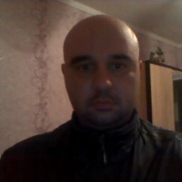 Олег Каримов, 42, Городок