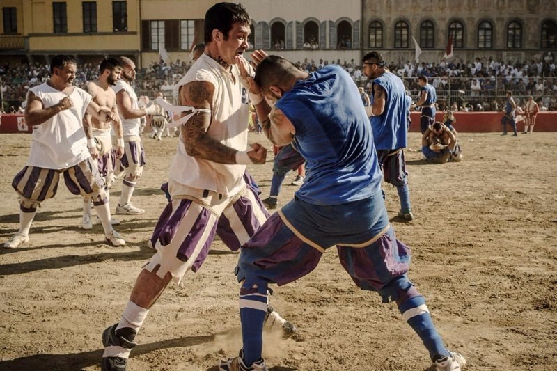 Calcio storico Fiorentino фото красивого прохода команды