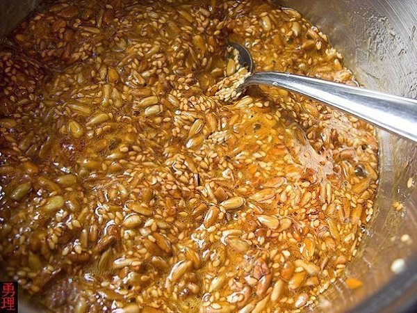 Козинаки с семечками и кунжутом. Вам потребуется: - 150 г семечек очищенных - 30 г кунжута - 180 г ... - 3