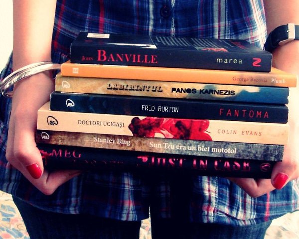 10 книг с лихо закрученным сюжетом.1. Майкл Каннингем, «Часы»2. Вирджиния Вулф,«Миссис Дэллоуэй»3. ...