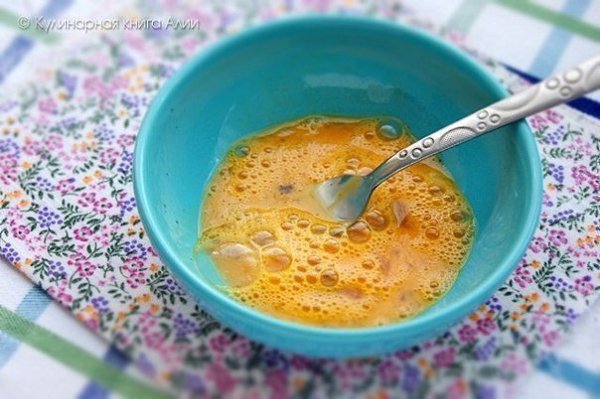 Салат с курицей и яичными блинчиками.Этот салатик меня привлек тем, что в нем мало ингредиентов. ... - 4
