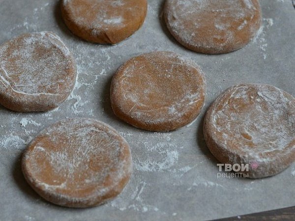 Вкусный и многим полюбившийся торт "Рыжик" Ингредиенты: - Мука 500-550 г - Сахар 200 г - ... - 3