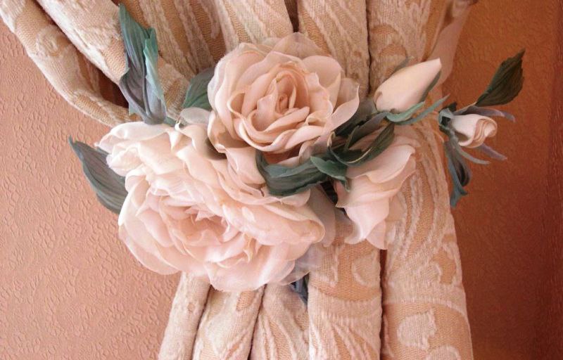 В роли подхватов могут быть применены различные предметы или украшения. Бусы, шелковые ленты, ... - 6