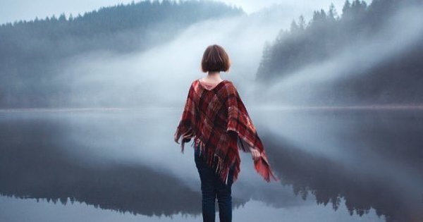 Оглядываясь назад, я наполняюсь благодарностью. Смотря вперед, я наполняюсь проницательностью. ...
