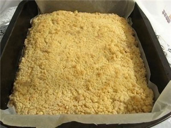 Неимоверный тортик! Нежное, рассыпчатое песочное тесто, сладкая творожная начинка... Берем два ... - 5
