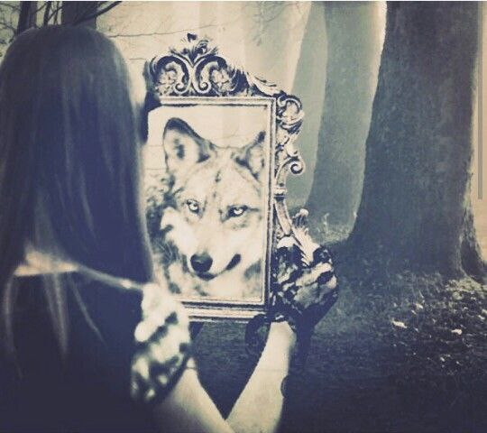 Жизнь - это заглядывание в разные зеркала в поисках собственного лица