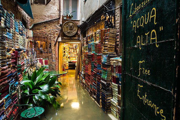 Libreria Acqua Alta или книжная лавка с душой.Букинистический магазин Libreria Alta Acqua – ...
