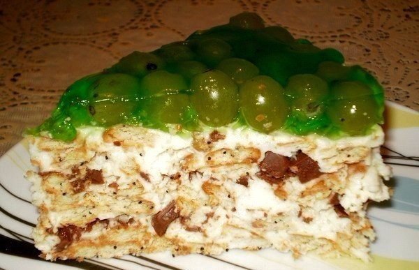 Вкусный торт без выпечки.Ингредиенты:- 700 г сметаны, не меньше 20% жирности- 300 г крекера (с ...