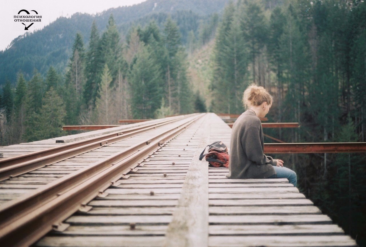 Я скоро уеду. Разлука гифки. Однажды я покину этот город. Хочется все бросить. Разлука с любимым.