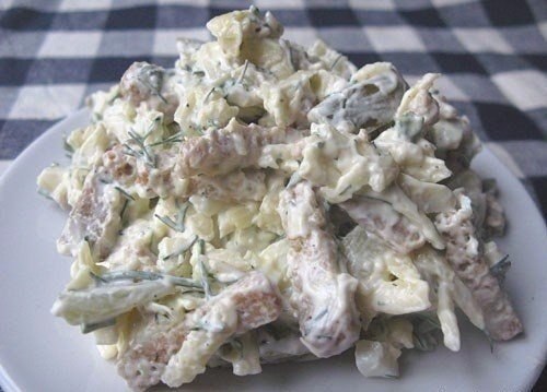 Сырный салат с сухариками.Сырный салат с сухариками – очень сытный, так что им без проблем можно ...