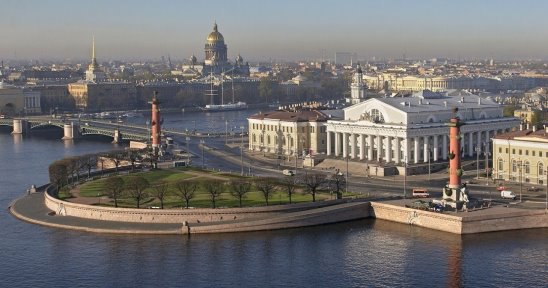 А вы знаете, что Санкт-Петербург за более чем трёхсотлетнюю историю сменил несколько имён? ...