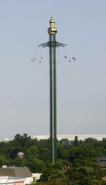 Самая высокая в мире цепочная карусель высотой 117 метров находится в Вене.