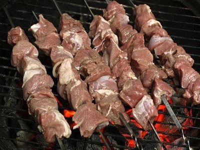 ВЫБОР МЯСА.Покупать для шашлыка из свинины следует ошеек или шейку – такой шашлык будет самым мягким ...