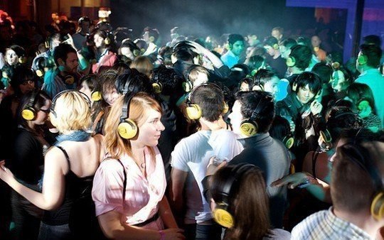 Беззвучная дискотека или бесшумная дискотека (Silent disco) стала общим термином описания дискотеки, ...