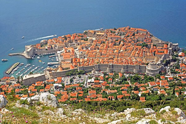 Дубровник.Дубровник (Dubrovnik) —- крупнейший хорватский город и порт в Южной Далмации, «жемчужина ... - 10