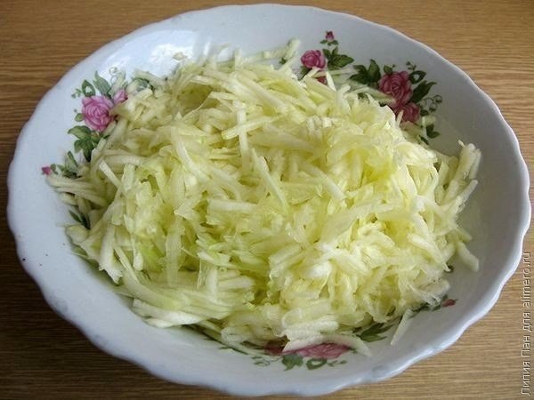 Кабачковый торт. Ингредиенты: Кабачки – 2 шт. Яйца – 2-3 шт. Мука – 0,5 ст. Соль – по вкусу Помидоры ... - 2