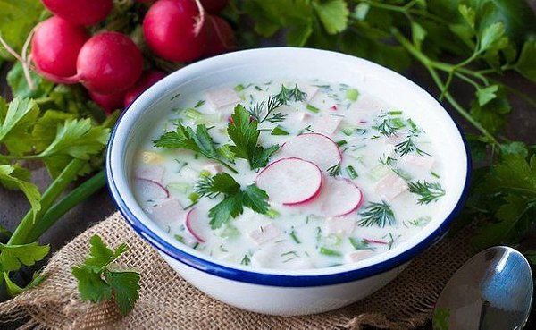 ВКУСНЕЙШАЯ ОКРОШКА НА КЕФИРЕ.ИНГРЕДИЕНТЫ:картофель — 2-3 штяйца — 3 штколбаса вареная — 250 гогурец ...