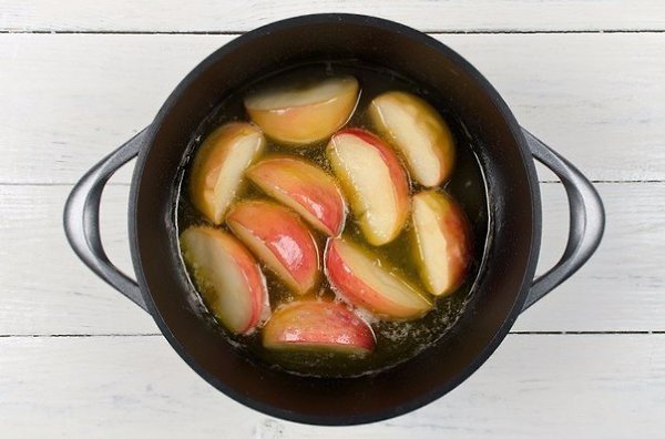 Курица с яблоками в сливочном соусе. ИНГРЕДИЕНТЫ курица 2 кг лимон 1 шт. тимьян 1 ч.л. соль 1 ст.л. ... - 8