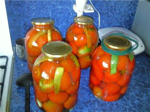 #заготовки_коллек_ция.Помидоры на зимуНа 3 литровую банку: 1.5 кг помидор 4 зубчика чеснока ...