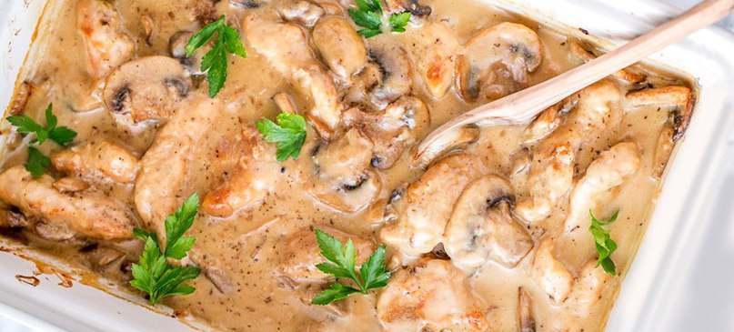 КУРИЦА В СЛИВКАХ В ДУХОВКЕ С ГРИБАМИ. ПРОДУКТЫ: Куриные ножки- 7 ШТ. Шампиньоны -250 ГР. Сливки -200 ...