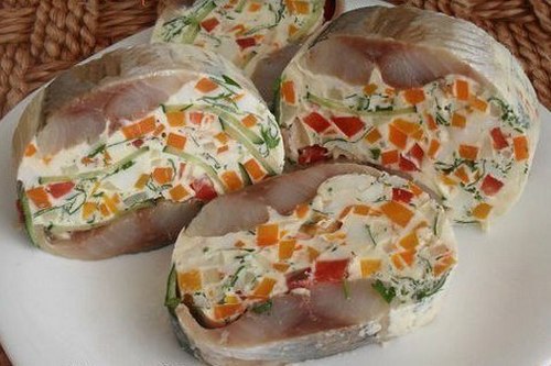 Закуска из сельди с красным перцем.2 моркови1 сельдь1 огурец1 яйцо1 болгарский красный перец1 ...