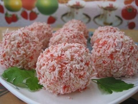 Сырно-крабовое рафаэлло.Ингредиенты:- Яйца куриные 2 шт;- Сыр твердый 200 гр;- Чеснок 2 зубчика;- ...