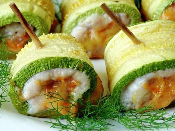 Кабачковые рулетики. На 100 гр - 35.3 ккал белки - 8.5 жиры - 2.03 углеводы - 4 Калорийность на 100 ... - 10