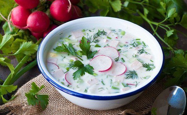 ВКУСНЕЙШАЯ ОКРОШКА НА КЕФИРЕ.ИНГРЕДИЕНТЫ:картофель — 2-3 штяйца — 3 штколбаса вареная — 250 гогурец ...