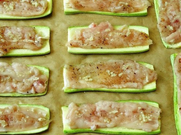 Кабачковые рулетики. На 100 гр - 35.3 ккал белки - 8.5 жиры - 2.03 углеводы - 4 Калорийность на 100 ... - 6