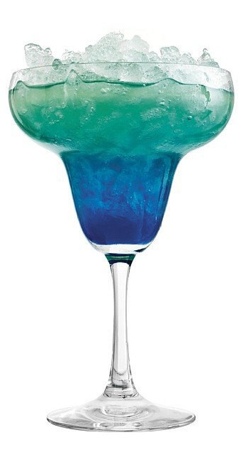 Замороженный Голубой Дайкири (Frozen Blue Daiquiri).Ингредиенты:светлый ром - 45 мл,Голубой Кюрасао ...