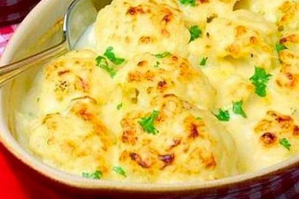 Цветная капуста, запеченная в духовке в ароматной сырной корочке, вкусная, золотистая и хрустящая ...