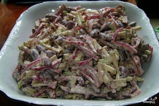 Вкусный салат с копченной колбасой.Ингредиенты и приготовление:Очень простой в приготовлении и ...