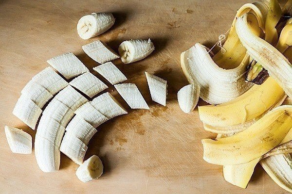 Удивительное мороженое из одного ингредиента.Ингредиенты:Связка банановПриготовление:Очистите бананы ... - 4
