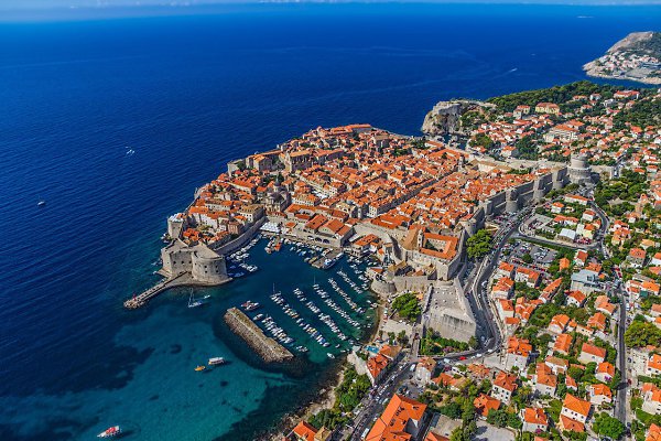 Дубровник.Дубровник (Dubrovnik) —- крупнейший хорватский город и порт в Южной Далмации, «жемчужина ... - 9