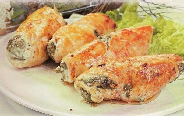 Рулетики из куриного филе.Ингредиенты:Куриные грудки (филе) — 5 шт.Шпинат протертый — 100 гЗелень, ...