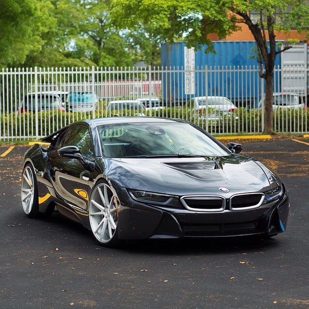 BMW i8