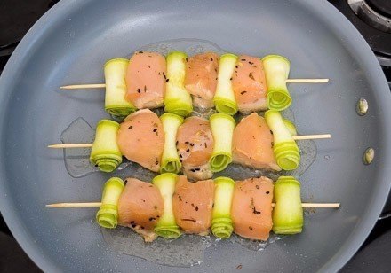 Куриные шашлычки с кабачками. Куриные шашлычки с кабачками имеют шикарный аромат, нежную сочную ... - 7